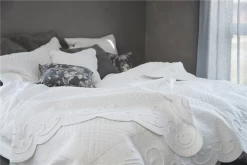 Coussin Boutis Maisie 40x40 -Meubles De Maison Magasin 121 1 Boutis Maisie Blanc 240x260 Lene Bjere Deco Campagne Chic 5