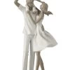 Statue Couple + Enfant Sur Les épaules Blanc Taupe -Meubles De Maison Magasin 133 1 Couple Enfant sur les epaules Blanc Taupe Jline Jolipa Deco Campagne Chic