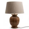 Lampe Enora Bois Foncé Abat-Jour Lin Naturel -Meubles De Maison Magasin 739 1 Lampe Enora Bois Fonce Abat Jour Lin Naturel Amadeus Cades Deco Campagne Chic