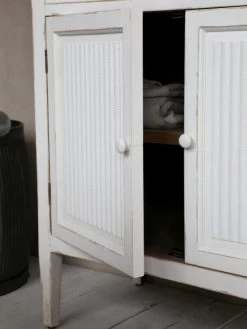 Buffet 2 Portes 1 Tiroir Rainures Blanc Antic 8 Buffet 2 Portes 1 Tiroir Rainures Blanc Antic -Meubles De Maison Magasin 801 1 Buffet 2 Portes 1 Tiroir Rainures Blanc Antic Chic Antique Deco Campagne Chic 3